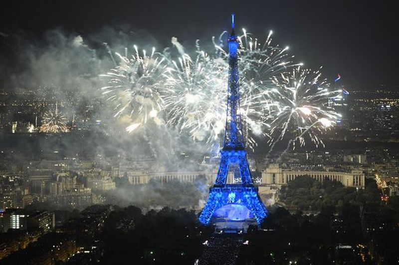 В Париже закрыли для посетителей Эйфелеву башню