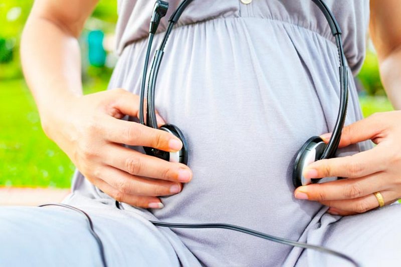 Для пузожителей: какую музыку слушать во время беременности?