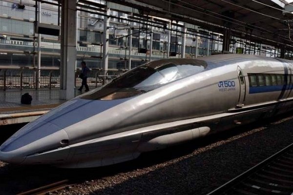 В Японии испытали первый в стране беспилотный скоростной поезд Синкасен