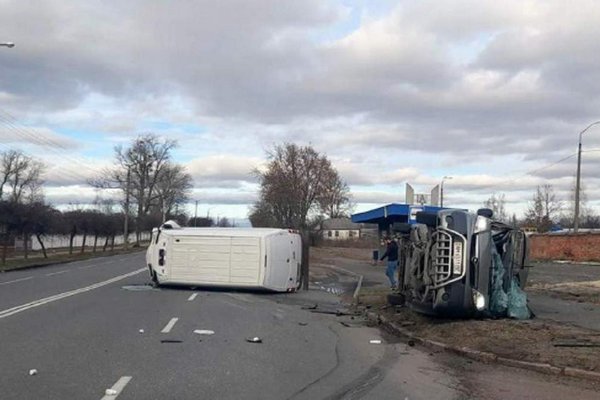В Житомирской области перевернулись два микроавтобуса