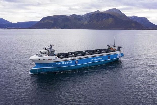 Норвежский беспилотный контейнеровоз совершил первый рейс
