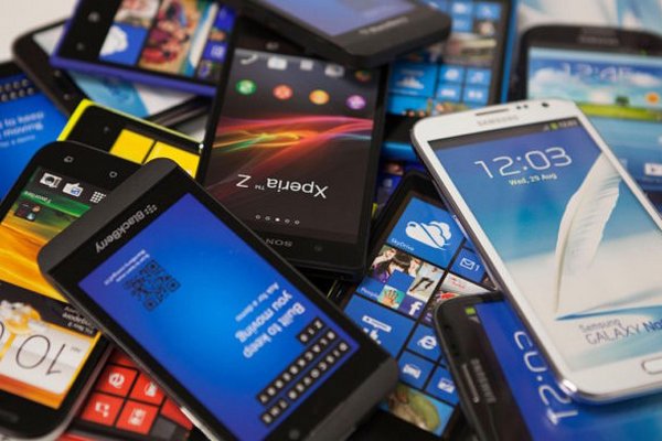 Украинцам отключат незарегистрированные мобильные телефоны: названа дата