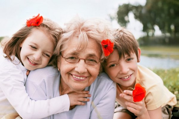 Исследование: как бабушки повлияли на продолжительность жизни человека