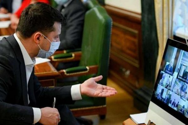 Зеленский ввел санкции против трех украинских медиахолдингов