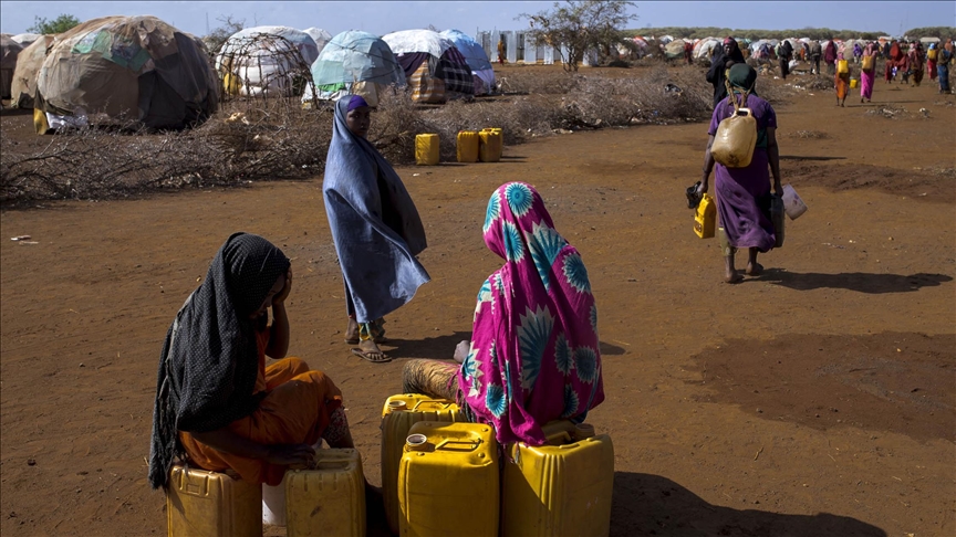 Сомали отправляет грузы помощи в пострадавшие от засухи регионы