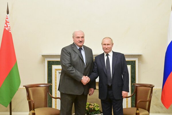 Лукашенко собрался развернуть армию Беларуси на границе с Украиной