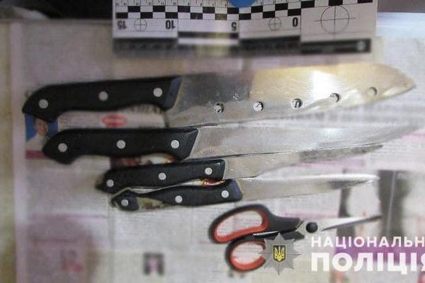 Киевлянин дважды ударил ножом приятеля из-за приступа ревности