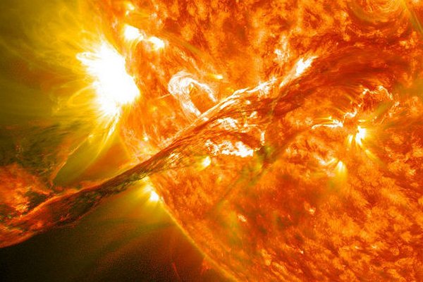 На Солнце произошла очень длинная вспышка — ученые