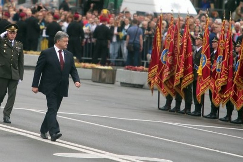 Порошенко примет военный парад в Киеве
