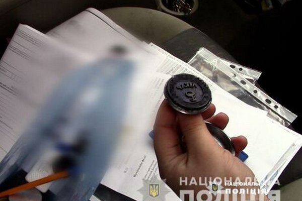 В Украине за неделю открыли более 120 производств за подделку COVID-документов – полиция