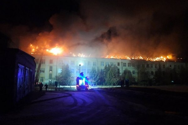 В Киеве ночью горела гимназия (ВИДЕО)