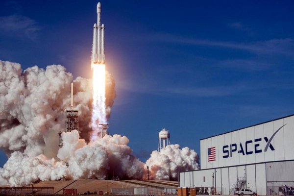 SpaceX вывела на орбиту очередную партию интернет-спутников Starlink