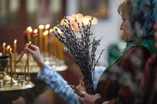 Православные верующие празднуют Вербное воскресенье