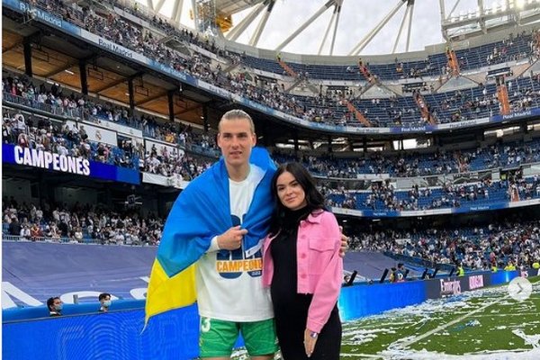 Лунин с флагом Украины отпраздновал чемпионство Реала