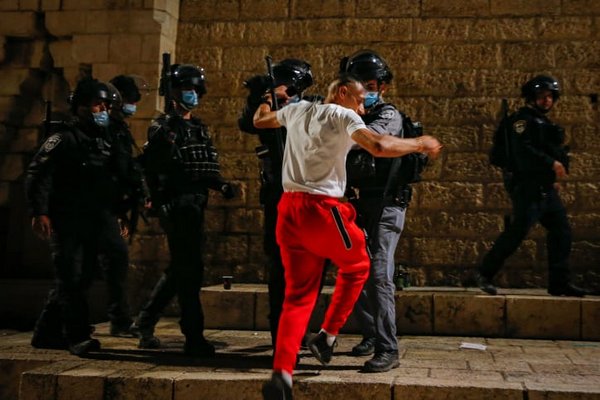 Произошли новые столкновения между полицией и палестинскими арабами на Храмовой горе