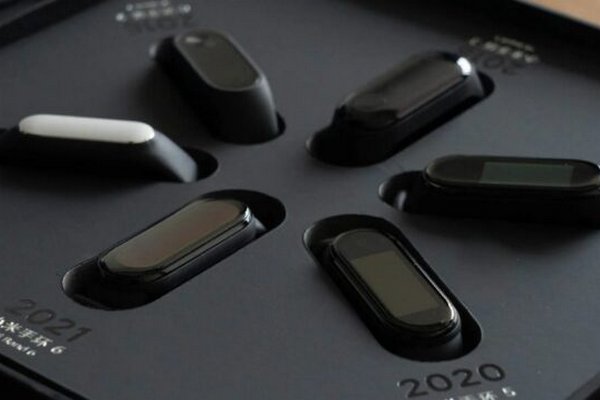 Xiaomi начинает массовое производство браслета Mi Band 7