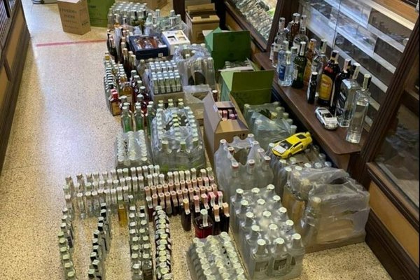В Харькове правоохранители изъяли из магазина 157 бутылок крепкого алкоголя