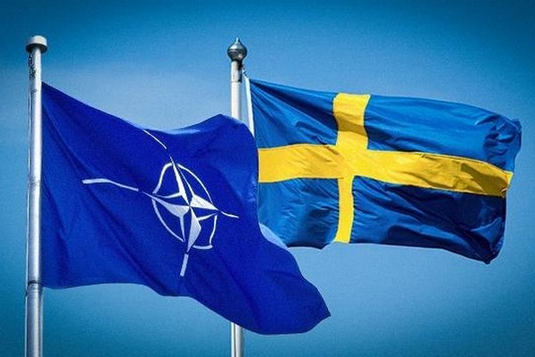 Шведская правящая партия выступила за вступление в НАТО