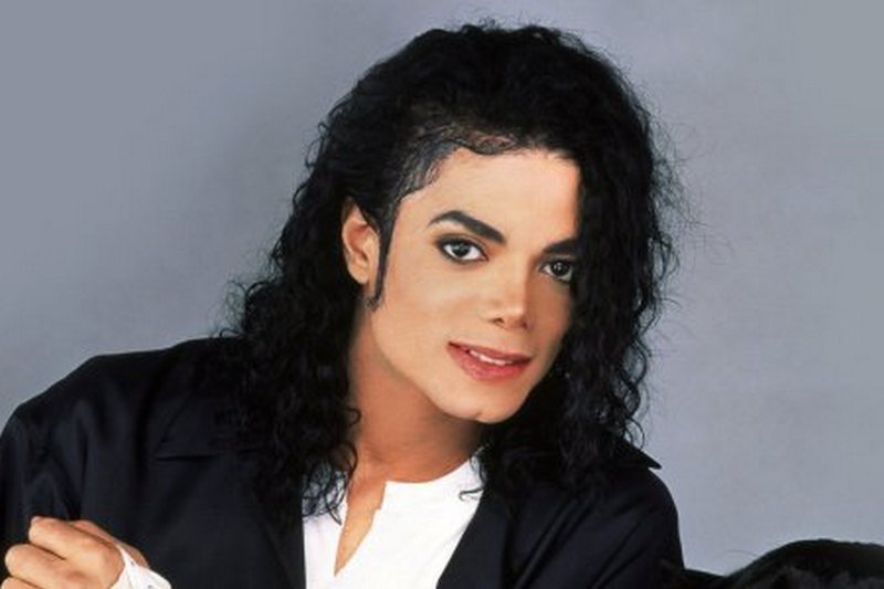 В посмертном альбоме Майкла Джексона есть поддельные песни