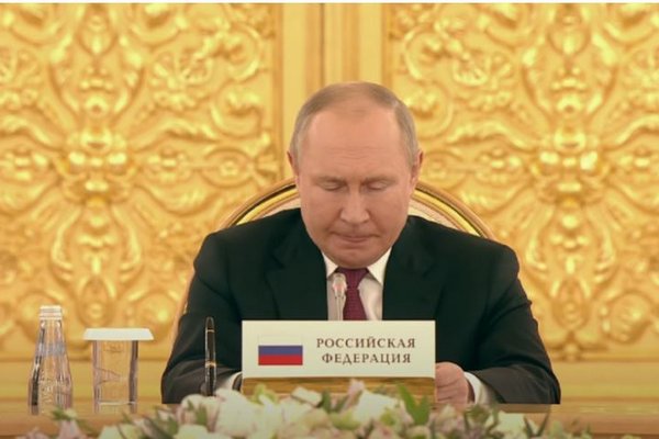 СМИ сообщают, что Путин уже в коме после операции