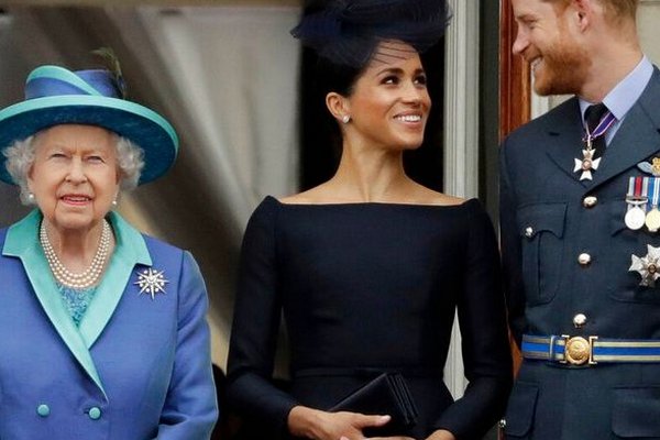 Елизавета II впервые встретилась с дочерью принца Гарри