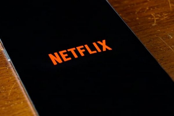 Netflix увольняет сотрудников из-за потери подписчиков