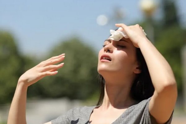 Почему в жару может разболеться голова