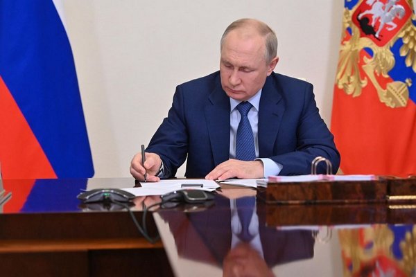 Путин за один день подписал 123 закона