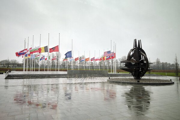 Все больше граждан нейтральной Швейцарии хотят сближения с НАТО – опрос