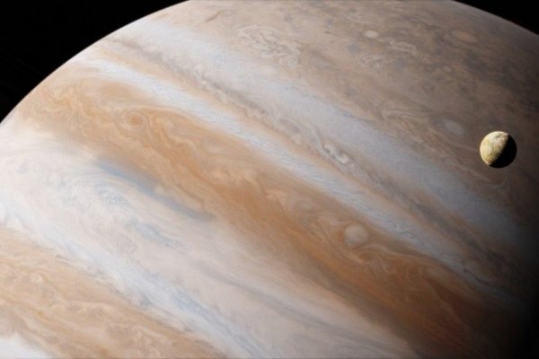 Астрономы показали, насколько разной может быть атмосфера Юпитера