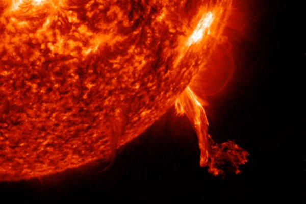 Эксперты предупреждают о «прямом ударе» по Земле в результате вспышки на Солнце
