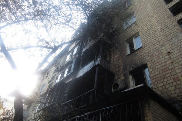 Житель Киева решил покурить на балконе и... сжег 10 квартир в своем доме