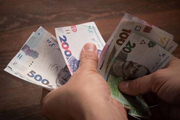 Украинские пенсионеры смогут получить по 6600 гривен: как подать заявку