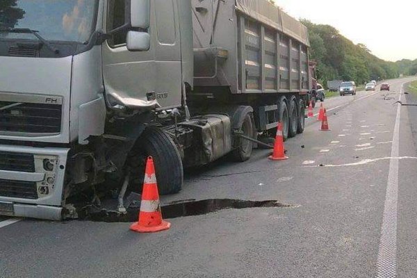На трассе Киев-Чоп патрульные вовремя остановили грузовик МАN