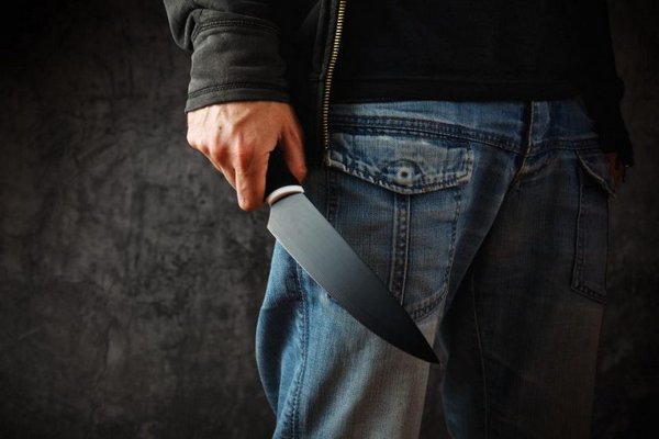 В Харьковской области мужчина поссорился с товарищем и ударил его ножом в живот