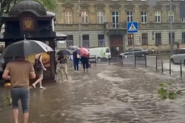 Украину зальют дожди: ожидаются ливни и грозы