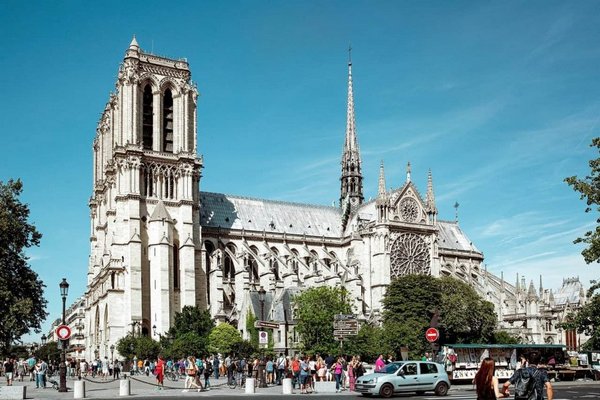 Во Франции начали восстанавливать Собор Парижской Богоматери, пострадавший от пожара