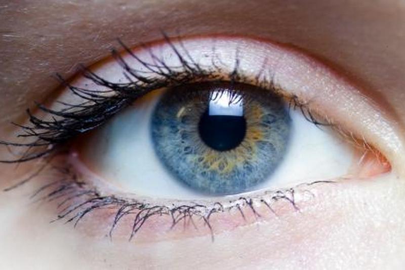 Ученые назвали 8 привычек, которые вредят глазам