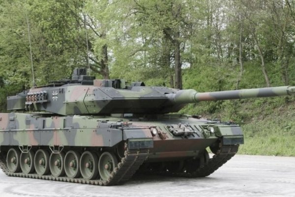 Германия снова отложила поставки танков в Украину