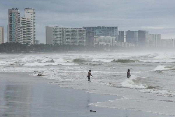 Ураган Orlene обрушился на тихоокеанское побережье Мексики