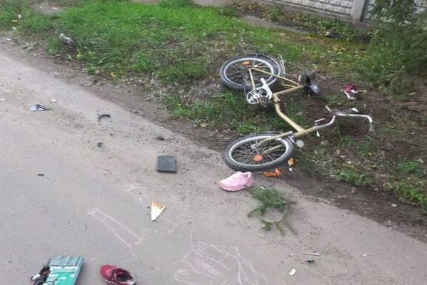 На Киевщине водитель насмерть сбил девочек 6 и 8 лет и пытался скрыться