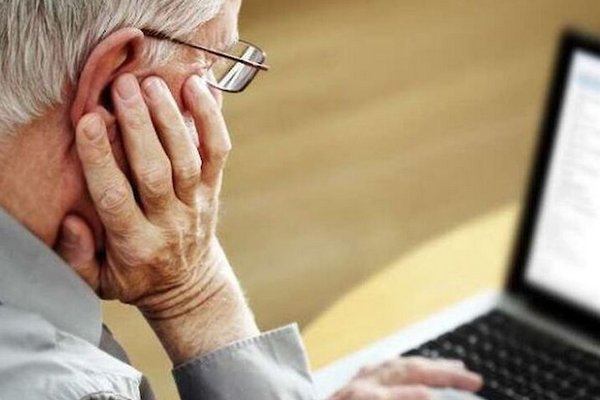 Оформление пенсионного удостоверения онлайн: какие документы необходимы и сколько это стоит