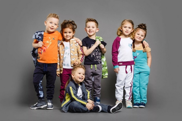 Почему детскую одежду приобретают оптом?