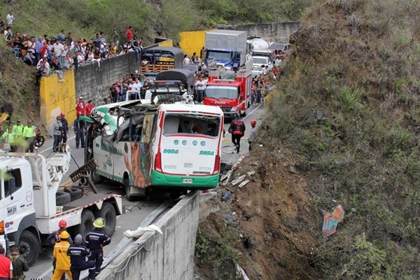 В Колумбии перевернулся автобус, 20 человек погибло