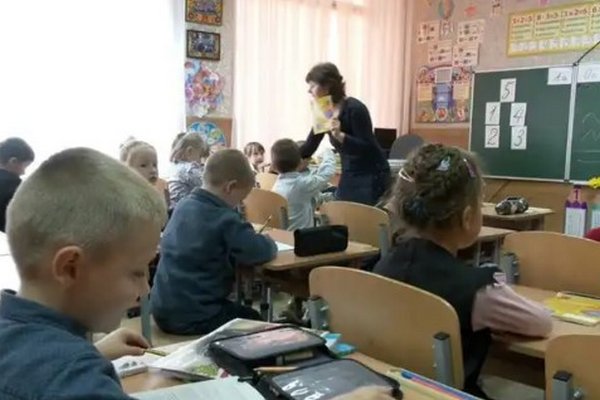 В нескольких городах Украины отменяют осенние каникулы в школах