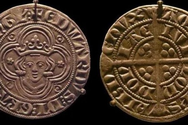 В Шотландии обнаружен один из самых больших кладов средневековых монет