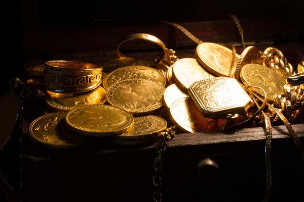 В Шотландии найден один из самых больших кладов средневековых монет
