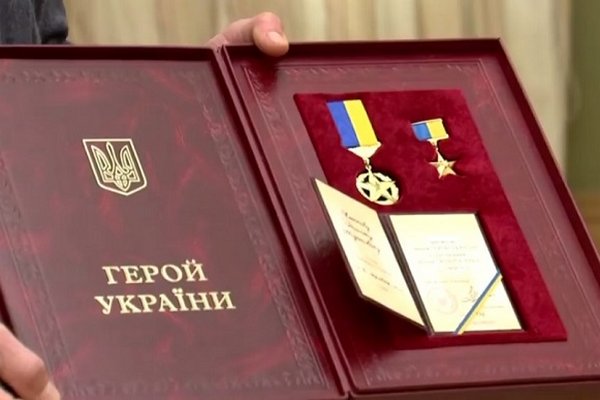 Зеленский присвоил звание Героя Украины пятерым воинам, трем из них - посмертно