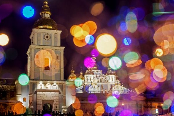 Украинцы рассказали, каких подарков хотели бы на Новый год для себя и страны