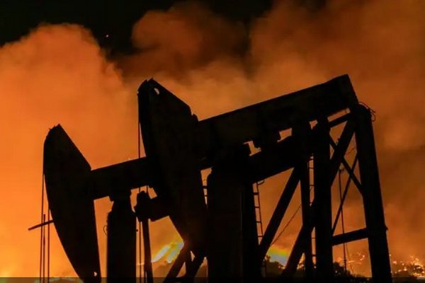 В московском порту сгорело буксирное судно «Адлер»